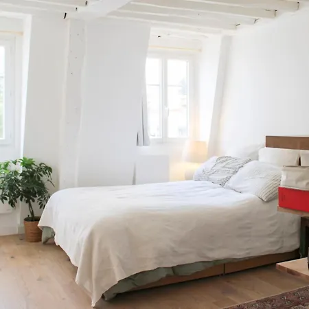 Beautiful For Couple With Courtyard Paris