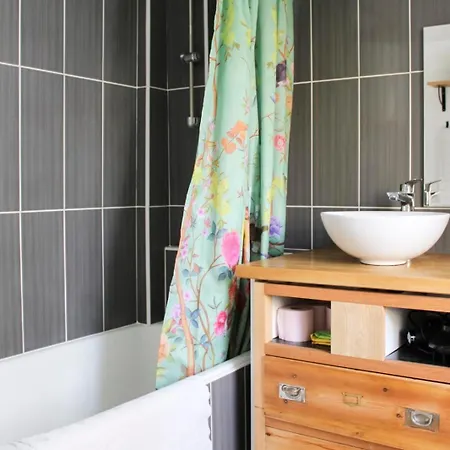 Beautiful For Couple With Courtyard Apartment