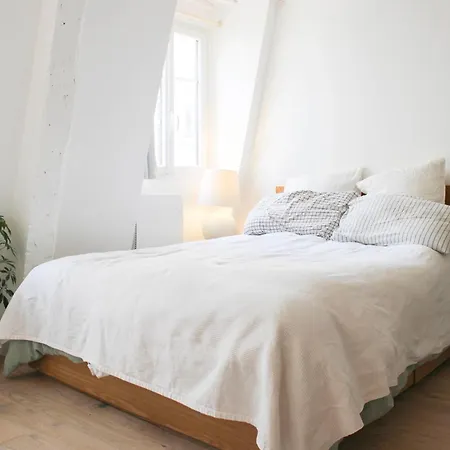Apartment Beautiful For Couple With Courtyard Paris