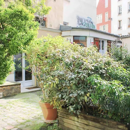 Beautiful For Couple With Courtyard Apartment