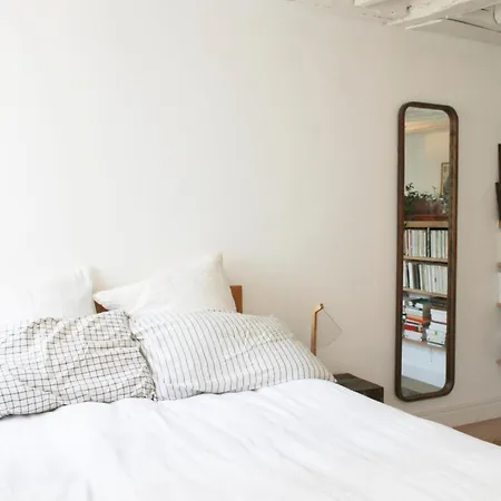 Beautiful For Couple With Courtyard アパート パリ